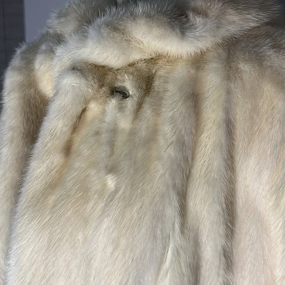 Samuel Spritser Furs Elegant Cream Fur Coat Size M/L - Picture 13 of 16